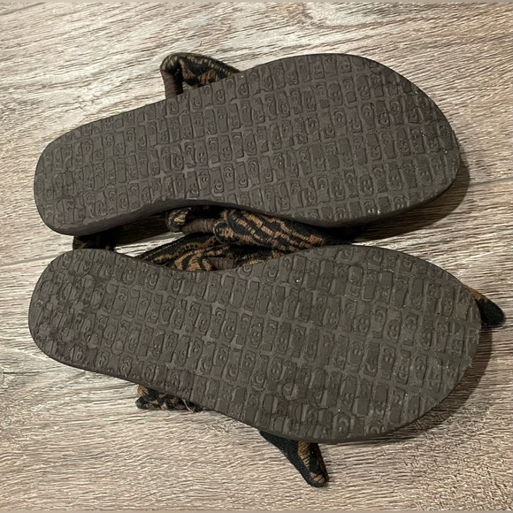 Sanuk Geometric Sling Up Yoga Sandals - Picture 4 of 5